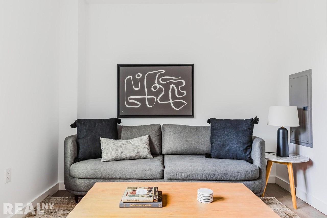 Columbia Hts #10Q - Photo 2 of 12