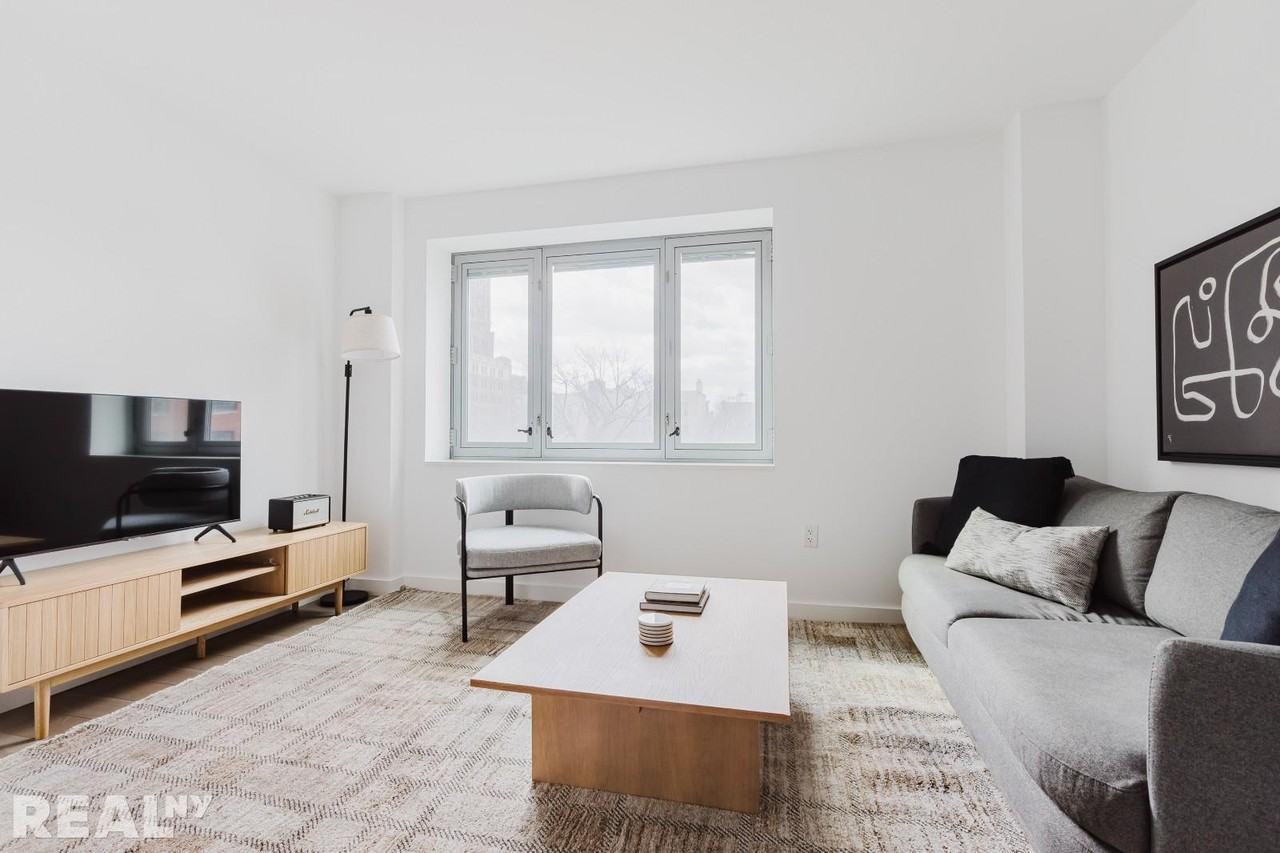 Columbia Hts #10Q - Photo 3 of 12