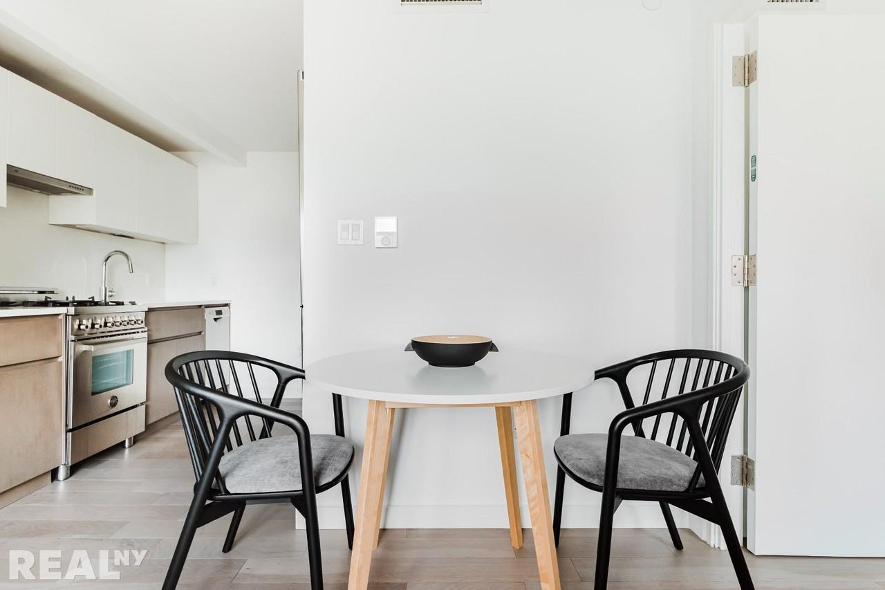 Columbia Hts #10Q - Photo 5 of 12