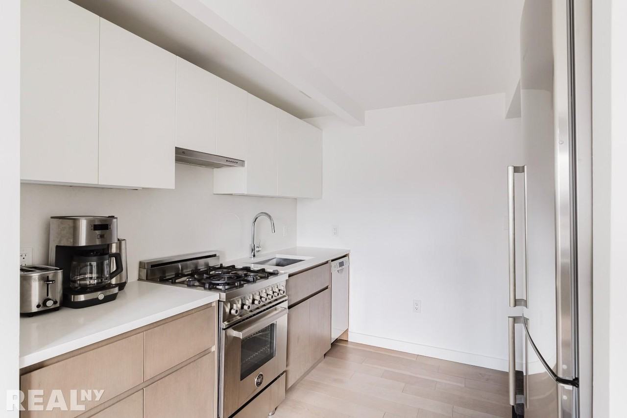 Columbia Hts #10Q - Photo 7 of 12