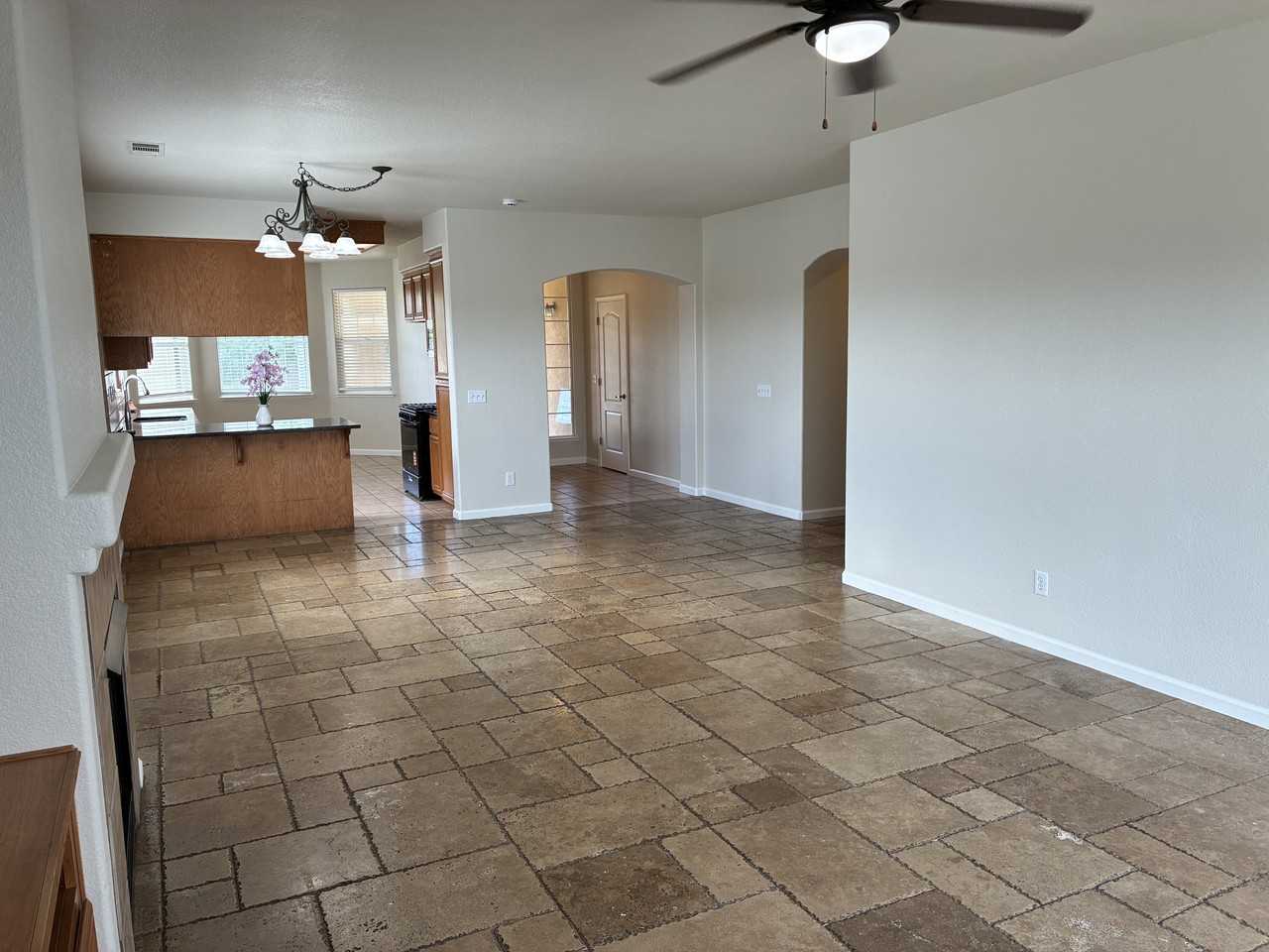 3197 Dinkey Creek Ave #1 - Photo 4 of 25