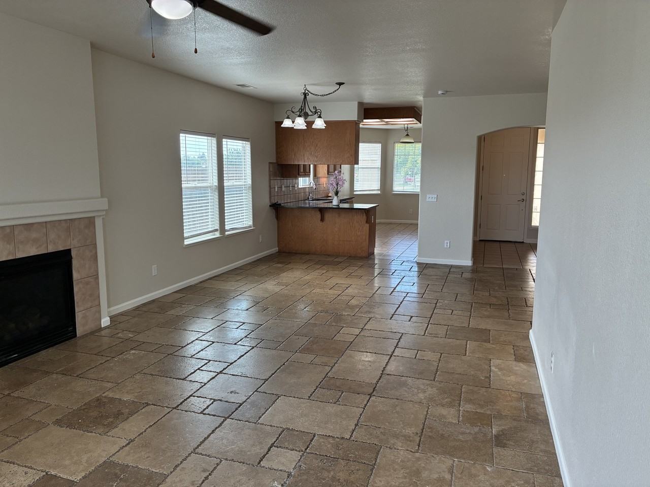 3197 Dinkey Creek Ave #1 - Photo 7 of 25