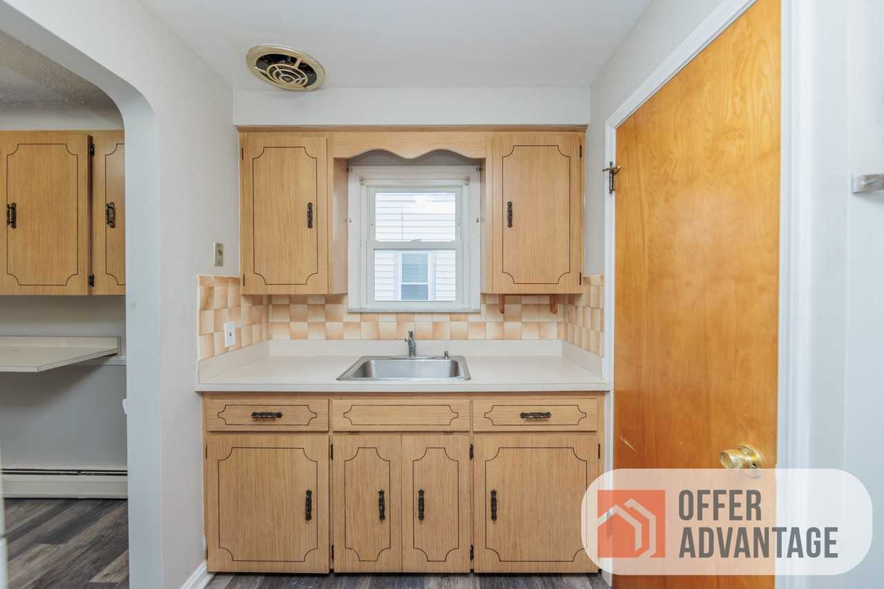 25370 Drakefield Ave #1 - Photo 3 of 10