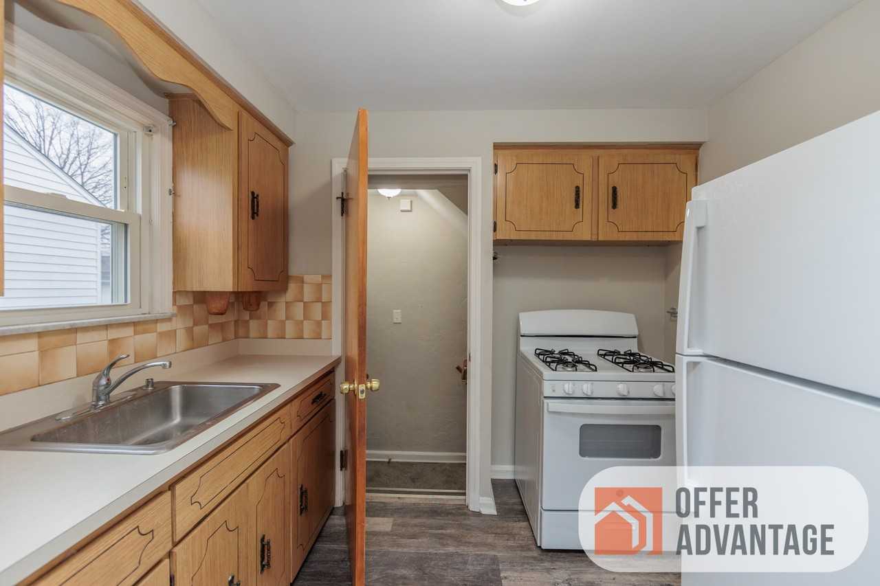 25370 Drakefield Ave #1 - Photo 4 of 10