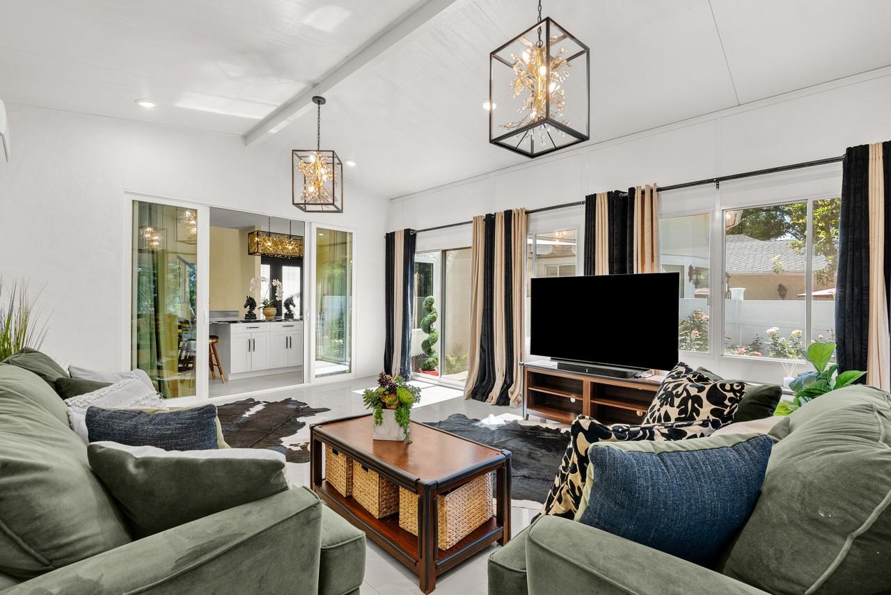 17812 Parthenia St #1 - Photo 3 of 46