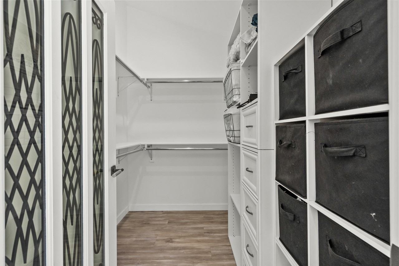 17812 Parthenia St #1 - Photo 5 of 46