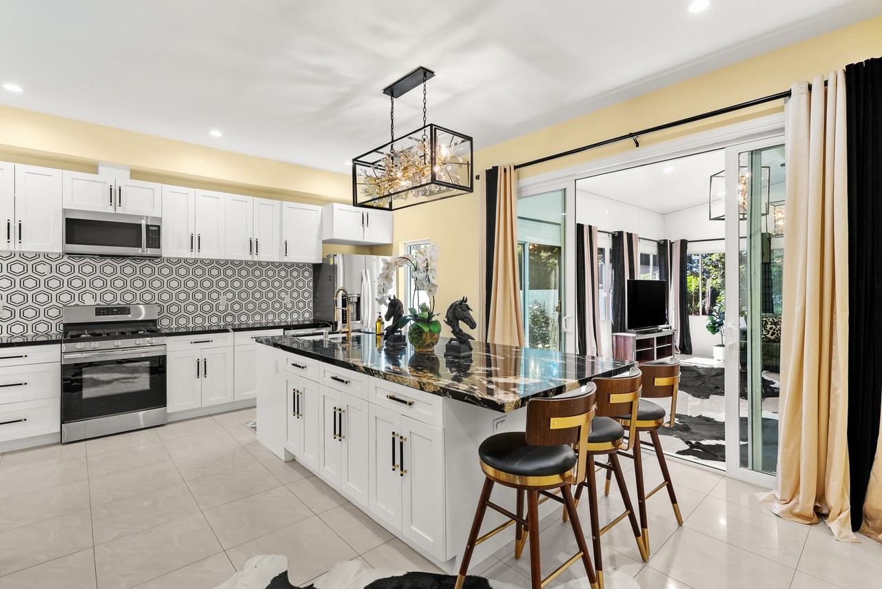 17812 Parthenia St #1 - Photo 7 of 46