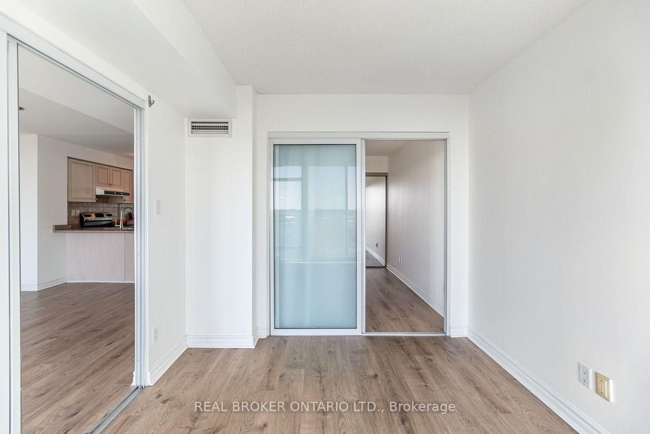 650 Queens Quay West #915 - Photo 4 of 9