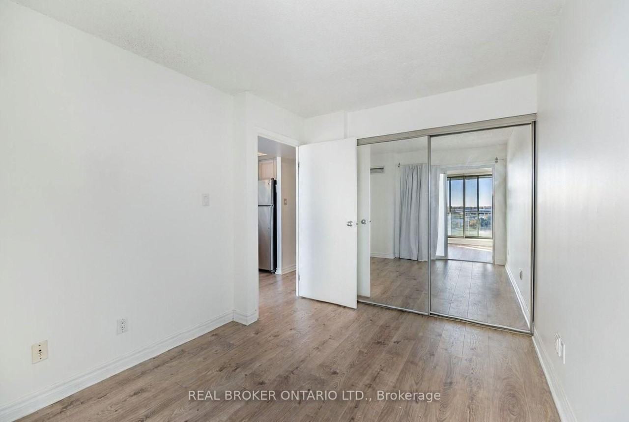 650 Queens Quay West #915 - Photo 5 of 9