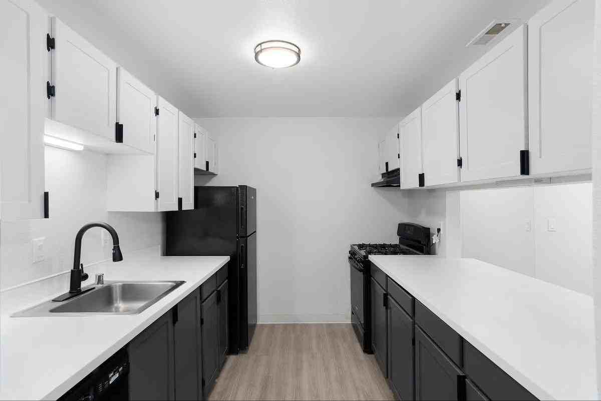 6208 Ne 17th Ave - Photo 3 of 24