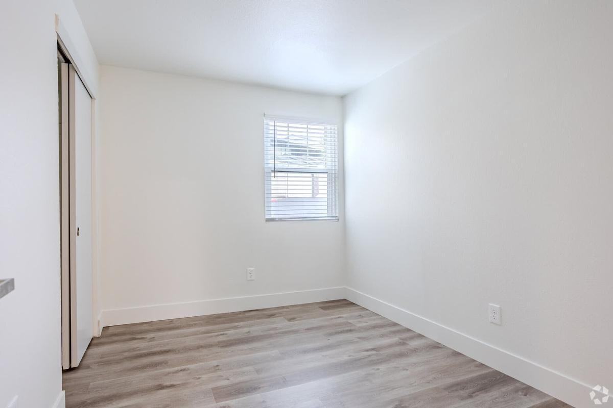 6208 Ne 17th Ave - Photo 5 of 24