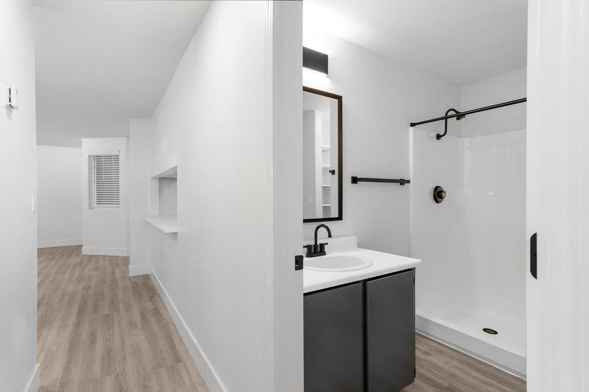6208 Ne 17th Ave - Photo 2 of 24