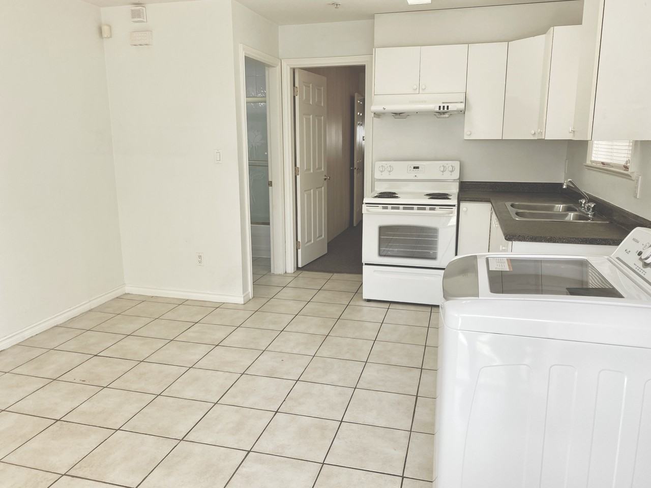 3268 E 26th Ave - Photo 3 of 10