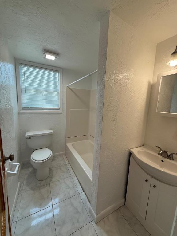 818 9th St - Photo 2 of 12