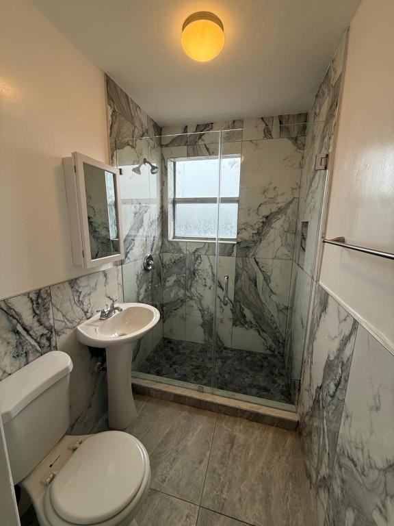 818 9th St - Photo 7 of 12