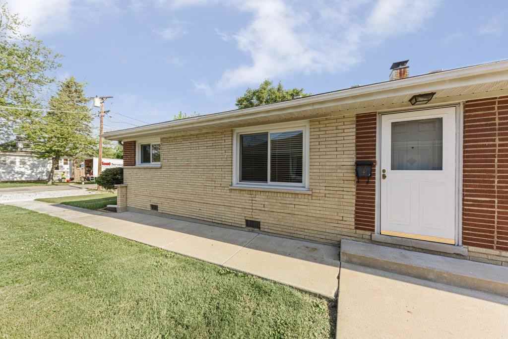 1502 Johnson St - Photo 2 of 16