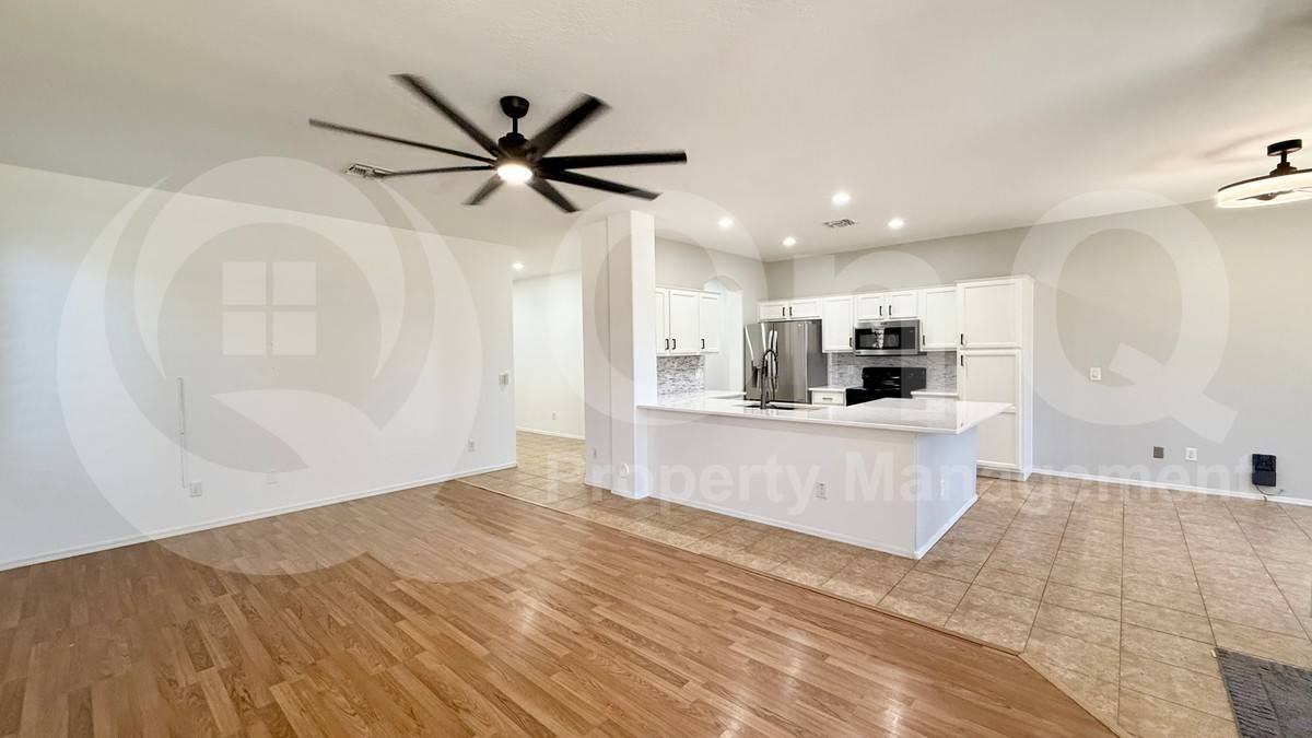 2558 S Martingale Rd - Photo 4 of 10