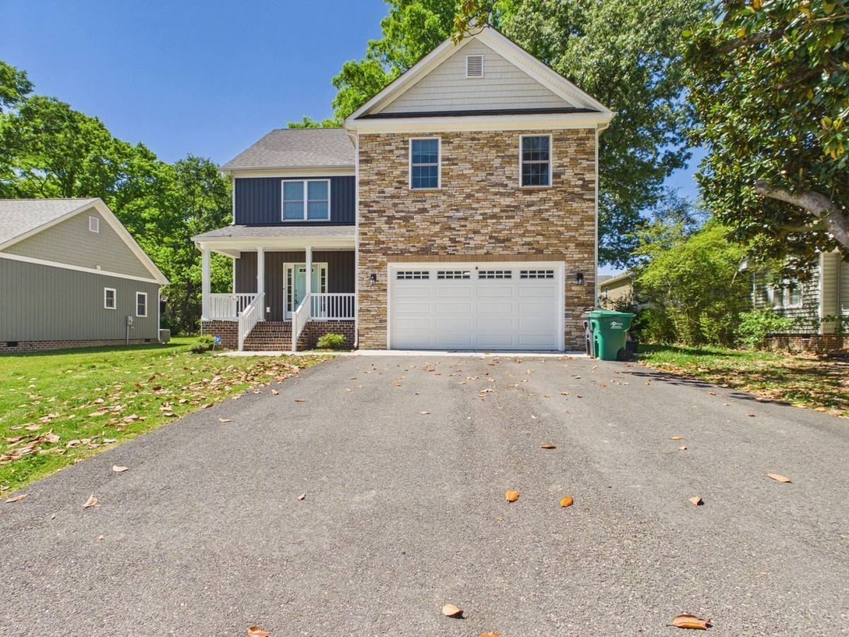 1700 Dinwiddie Ave - Photo 2 of 10