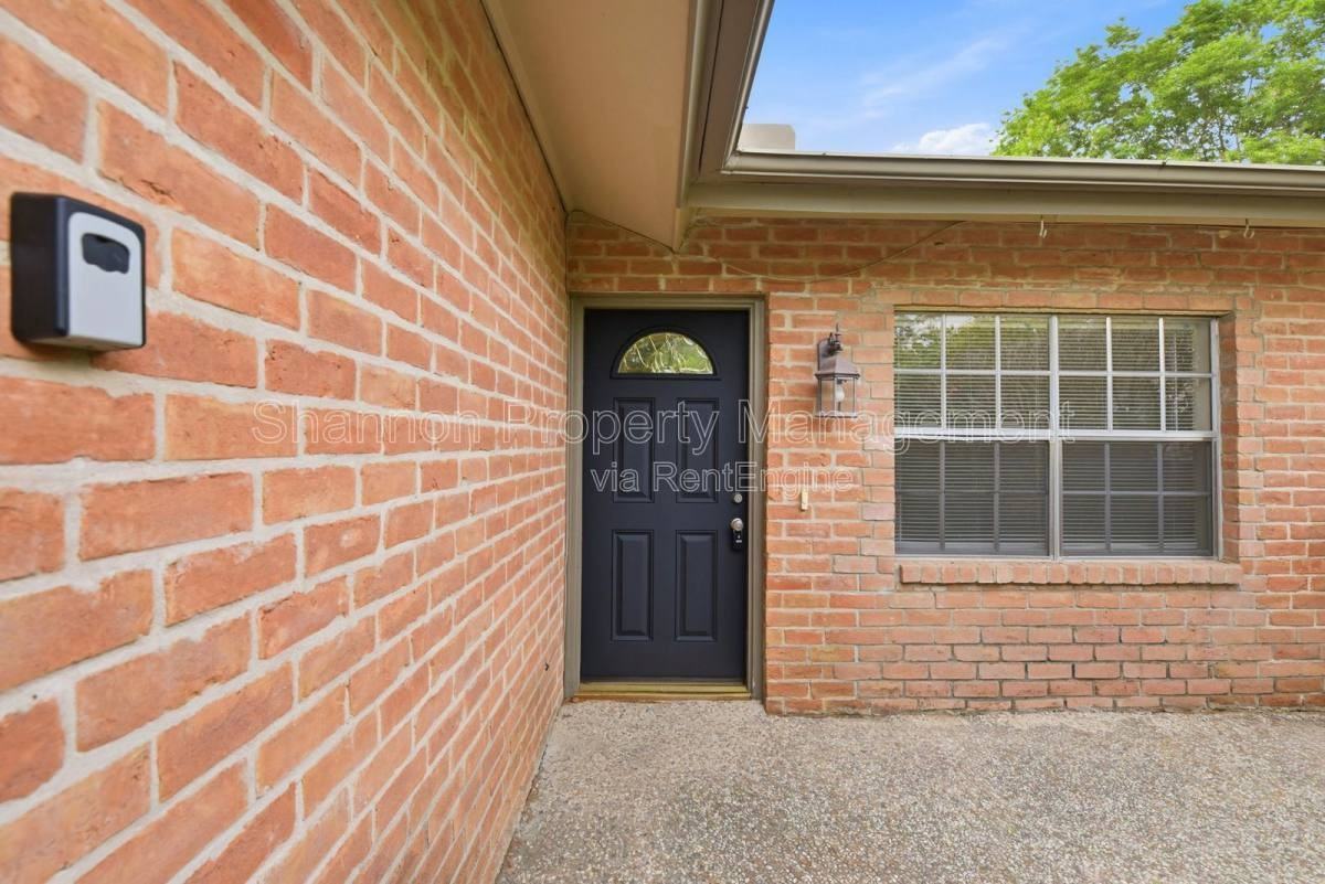 4702 N Cashel Cir - Photo 2 of 10