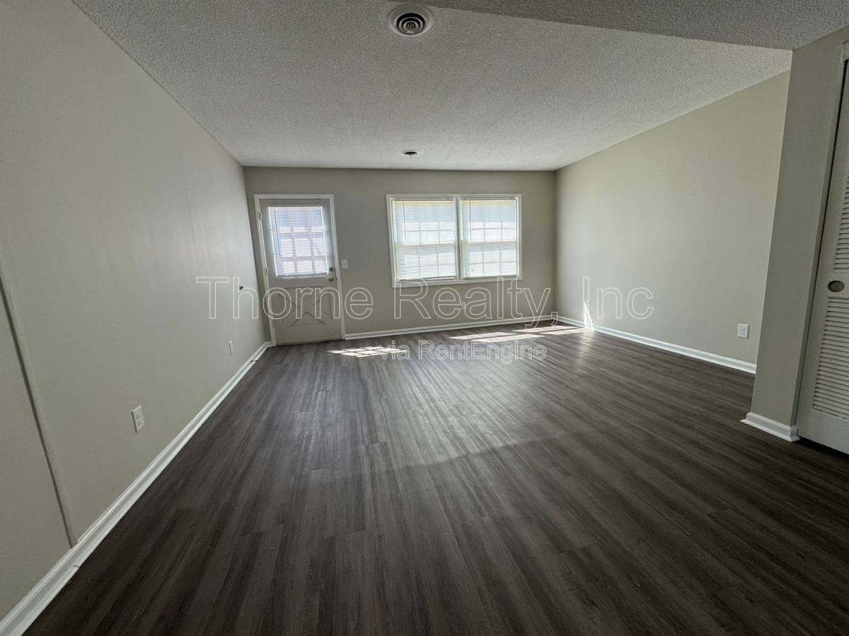 616 S Boddie St - Photo 3 of 10