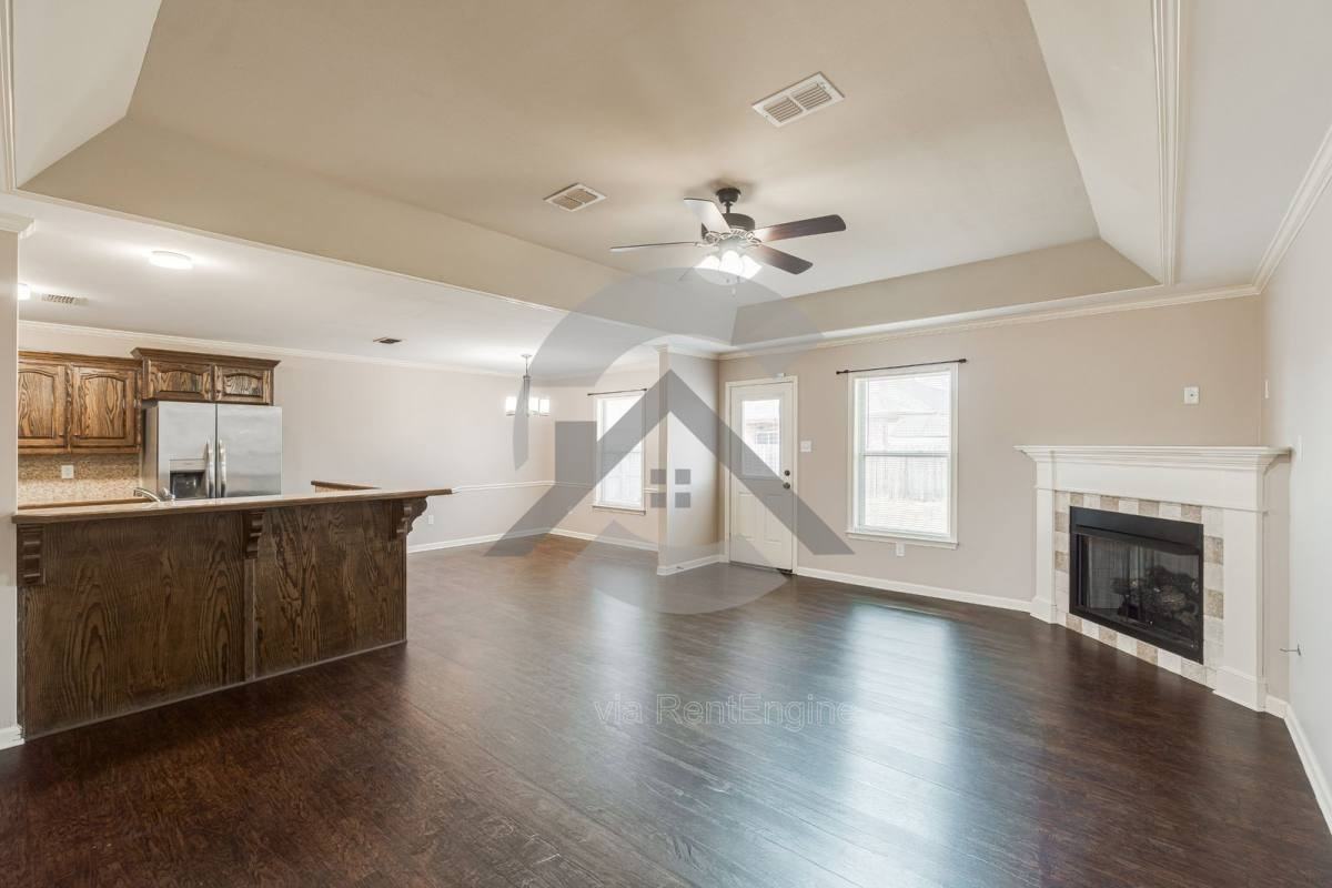 2405 Canterbury Ln - Photo 2 of 10