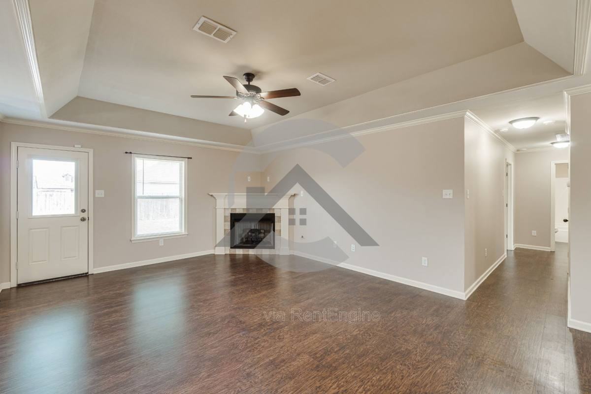 2405 Canterbury Ln - Photo 3 of 10
