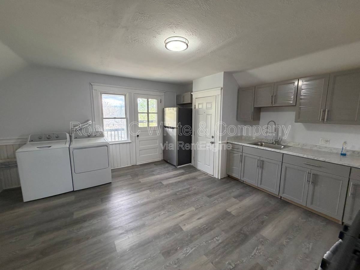 28 Hull St #3 - Photo 4 of 10