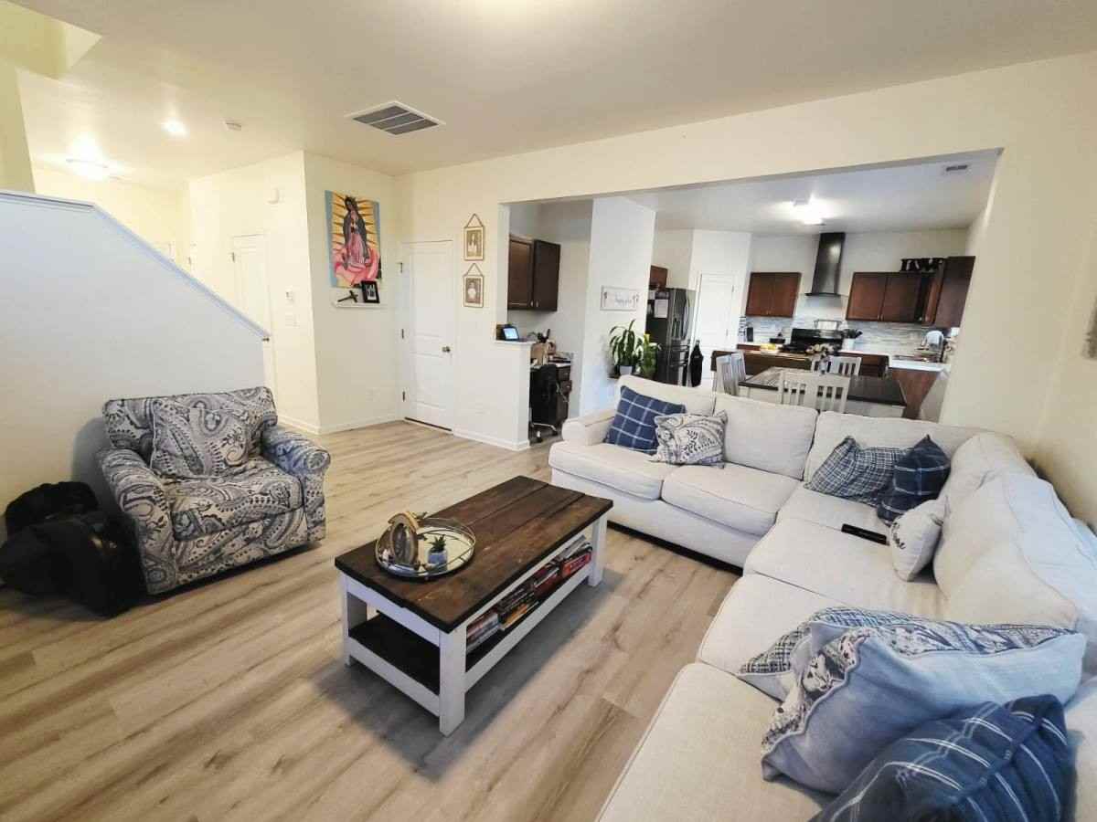 366 Crandon Rd - Photo 3 of 10