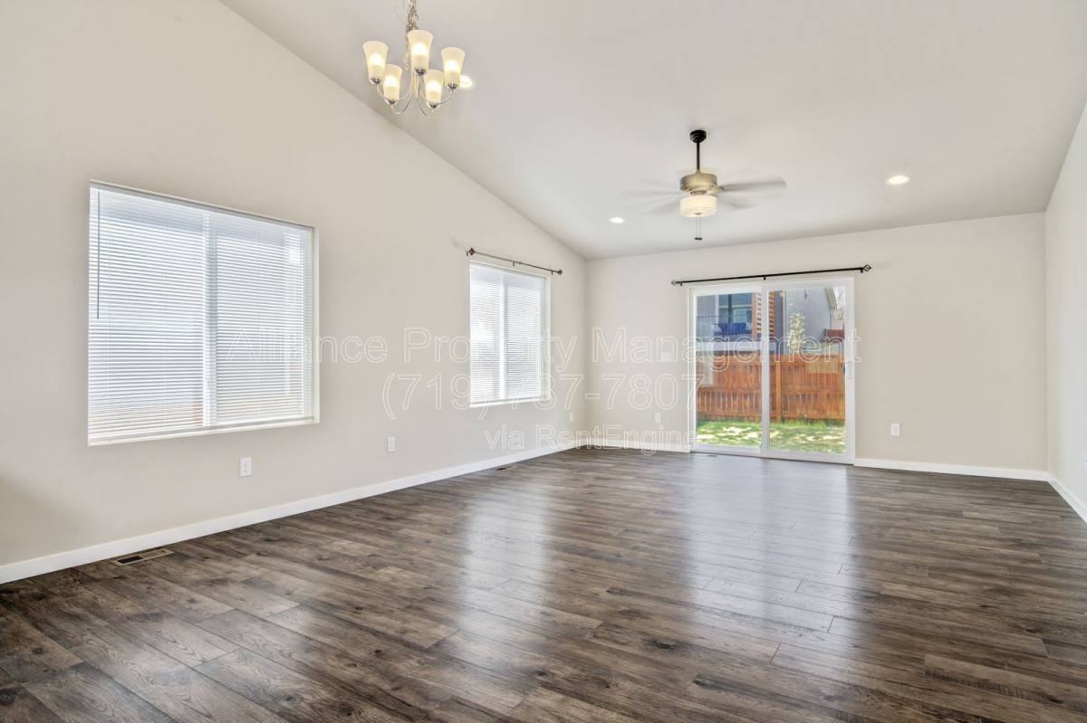 2662 Shawnee Dr - Photo 2 of 10
