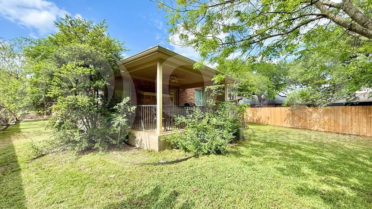 1621 Liberty Oaks Blvd - Photo 2 of 10