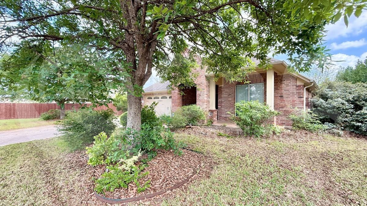 1621 Liberty Oaks Blvd - Photo 6 of 10