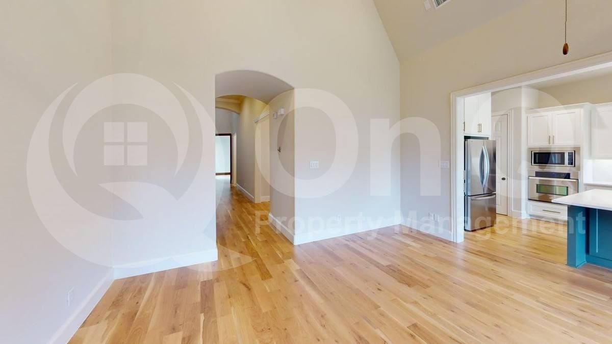 14886 Foxbriar Ln - Photo 7 of 10