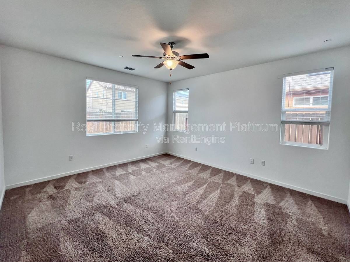 6692 E Cambridge Ave - Photo 4 of 10