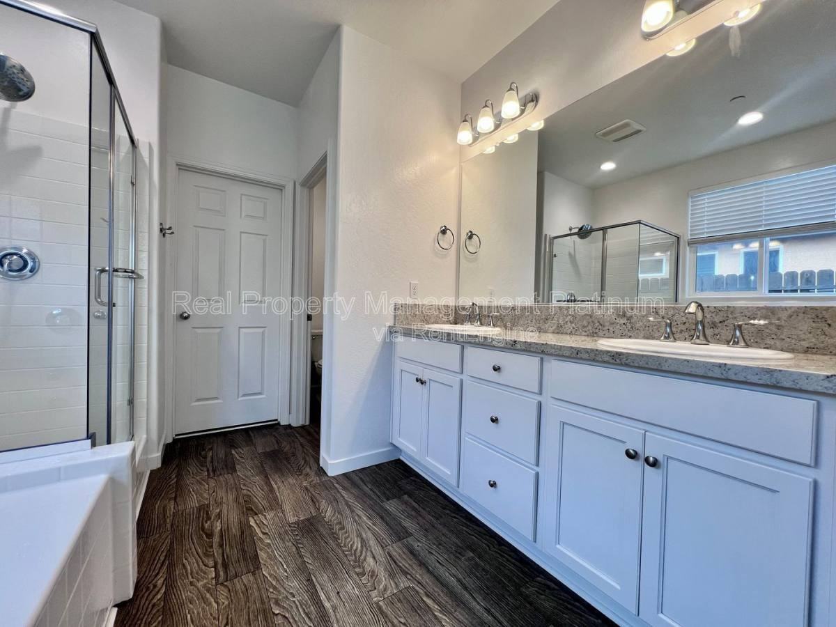 6692 E Cambridge Ave - Photo 5 of 10