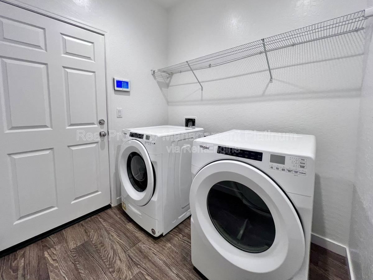 6692 E Cambridge Ave - Photo 6 of 10