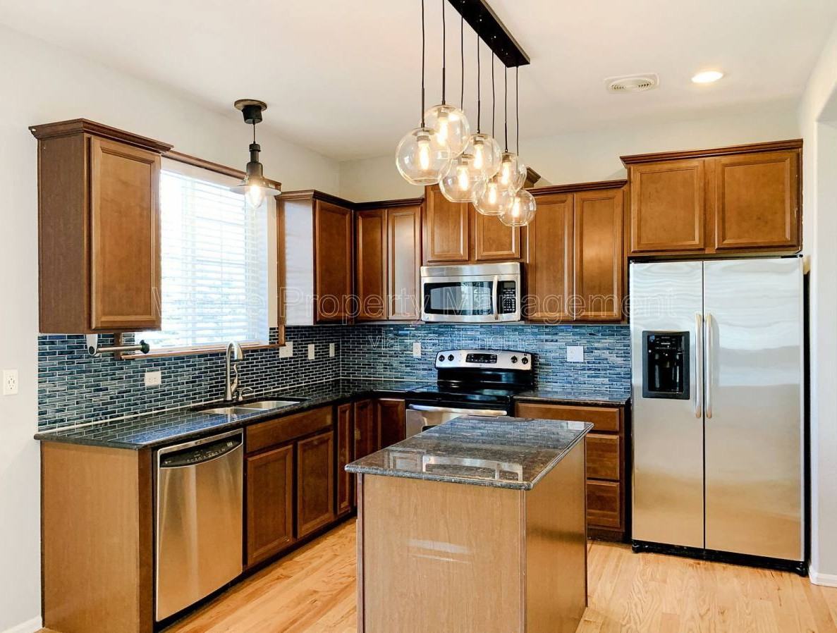 15450 Carob Cir - Photo 2 of 10