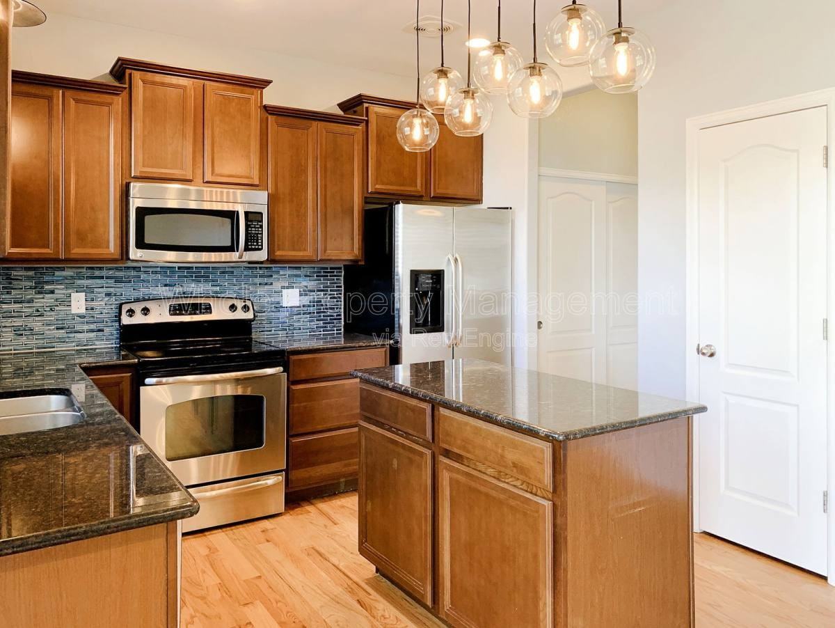 15450 Carob Cir - Photo 3 of 10