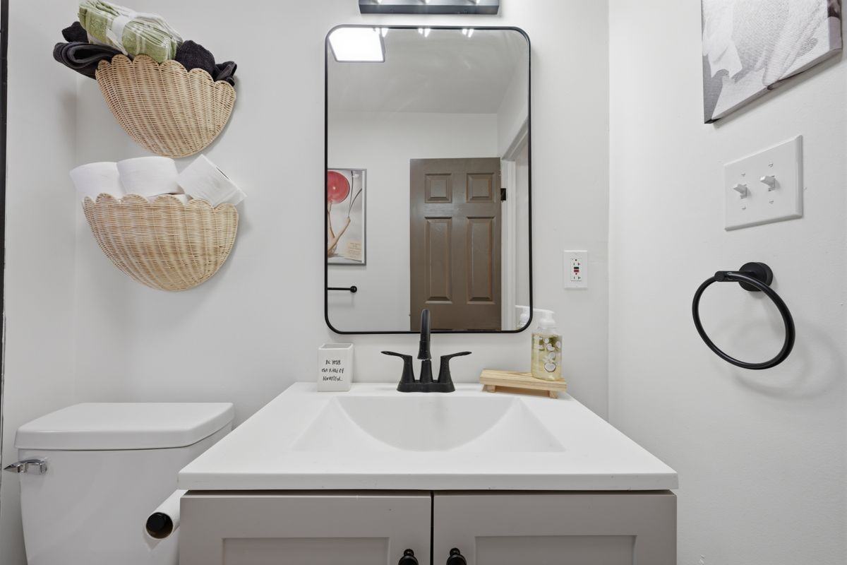 106 Midway Oval - Photo 4 of 17