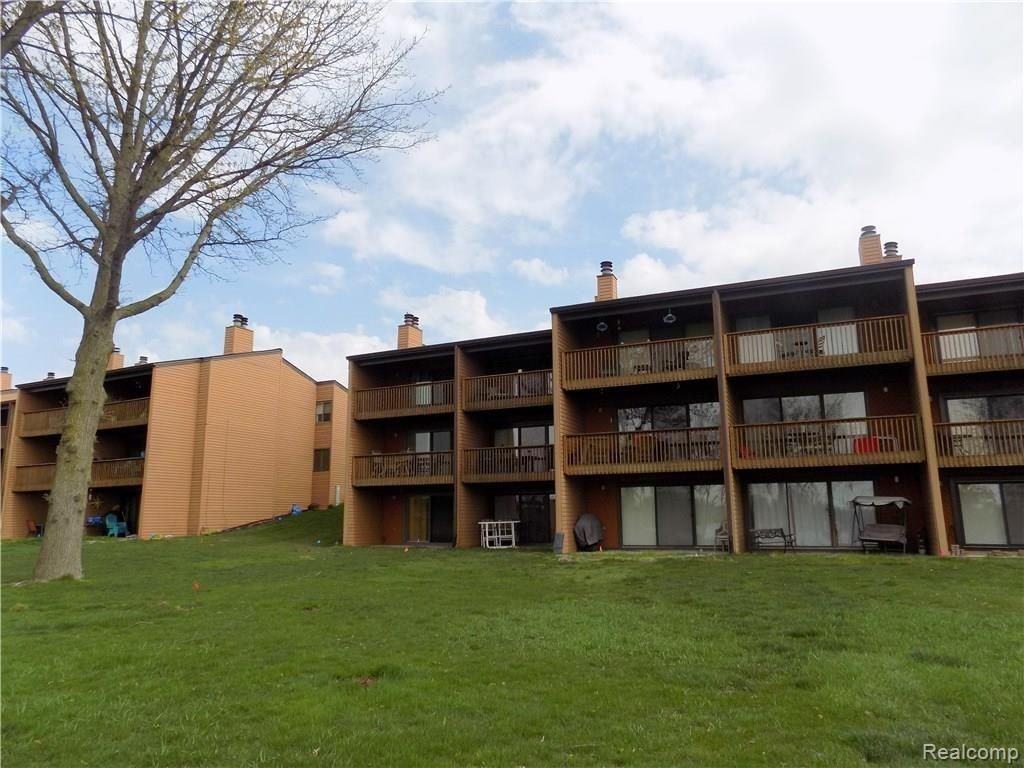 48195 Bayshore Dr - Photo 3 of 18