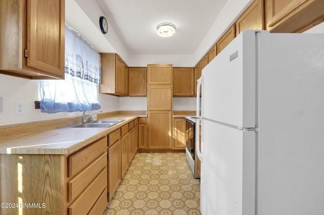 940 E Court Ave - Photo 5 of 13