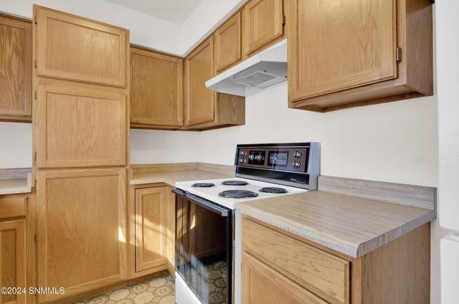 940 E Court Ave - Photo 6 of 13