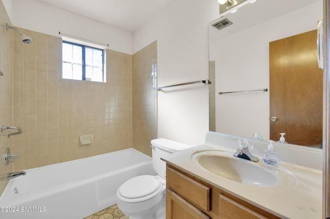 940 E Court Ave - Photo 7 of 13