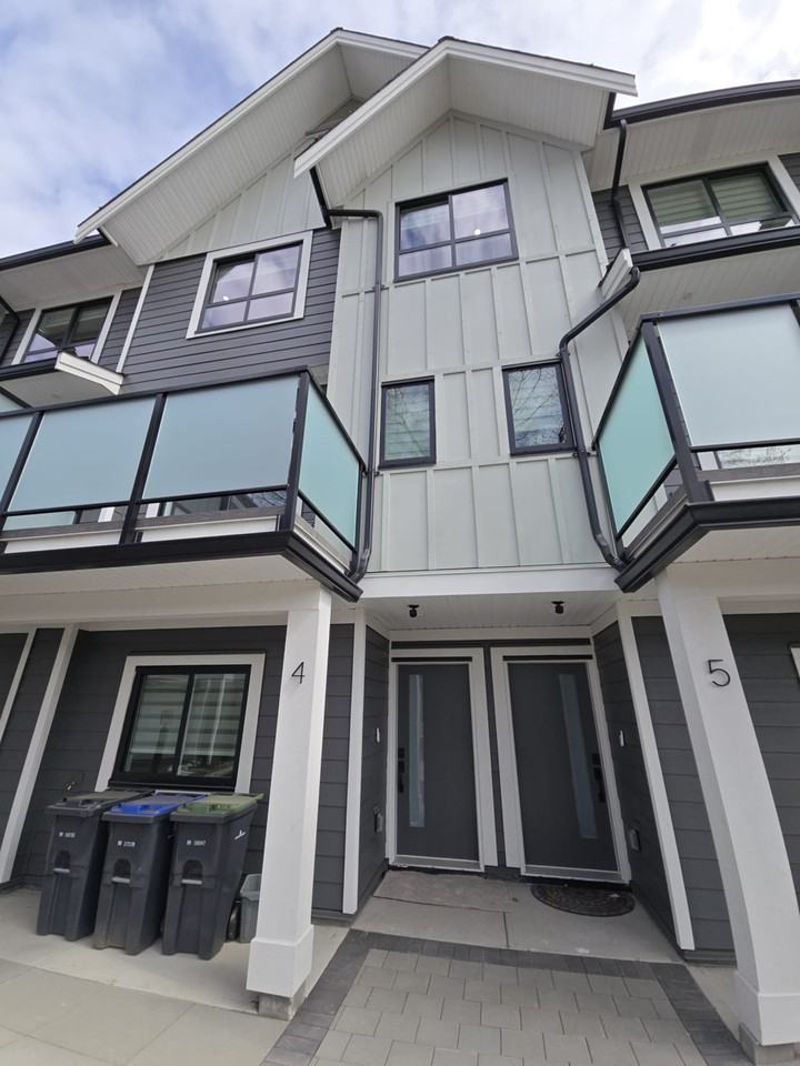 203 Pembina St #4 - Photo 3 of 60