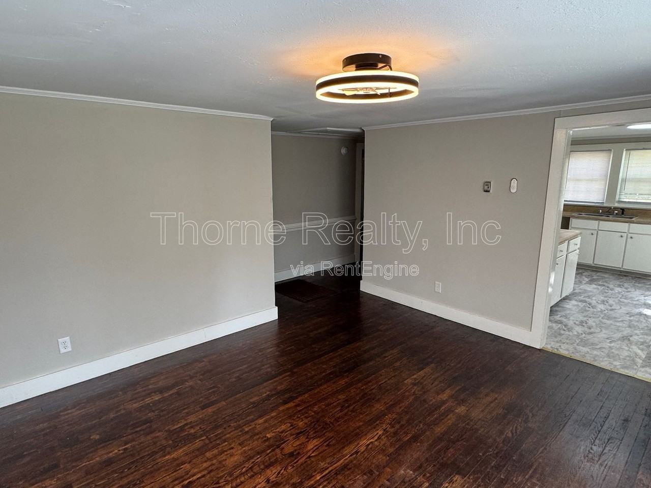 1100 Chapel St - Photo 5 of 11