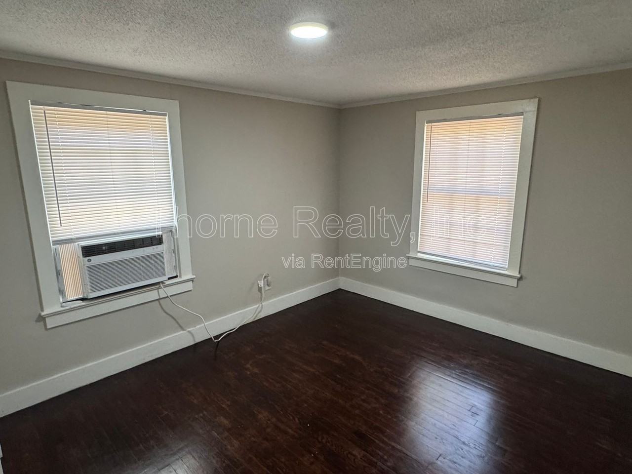 1100 Chapel St - Photo 6 of 11