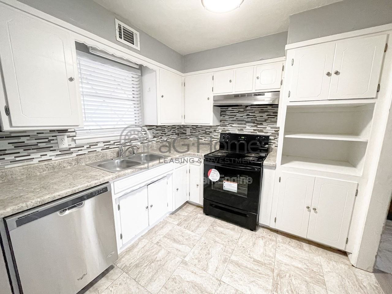 7609 Nw 28th St - Photo 4 of 21