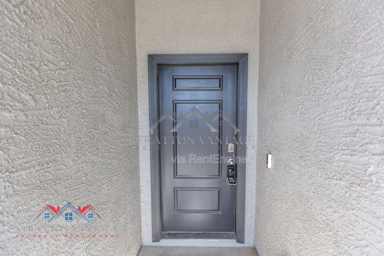 1673 N Wrigley Dr - Photo 5 of 42