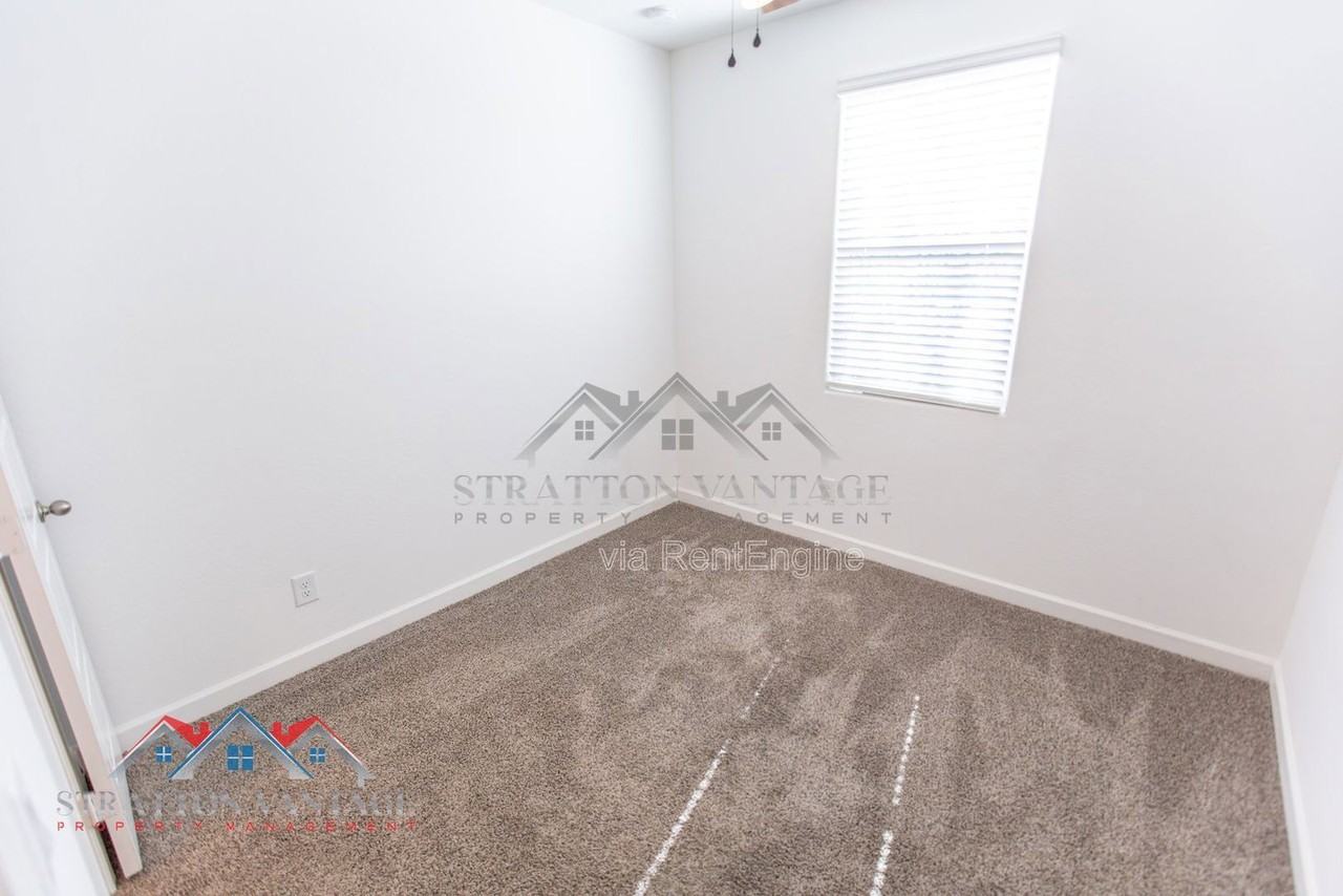 1673 N Wrigley Dr - Photo 6 of 42