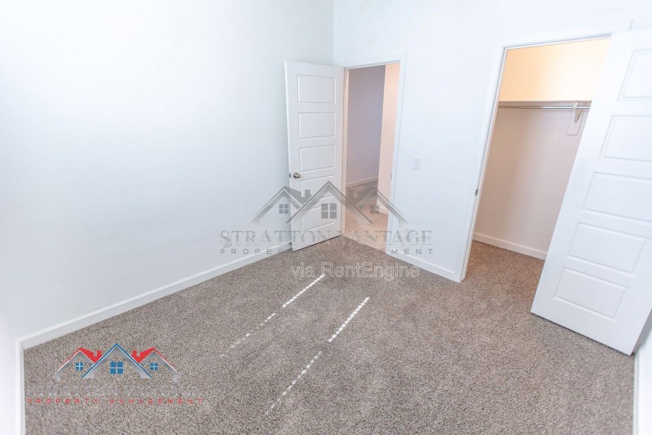 1673 N Wrigley Dr - Photo 7 of 42