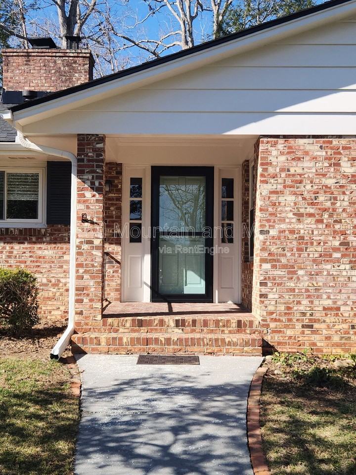 1220 Woodmont Dr - Photo 3 of 28